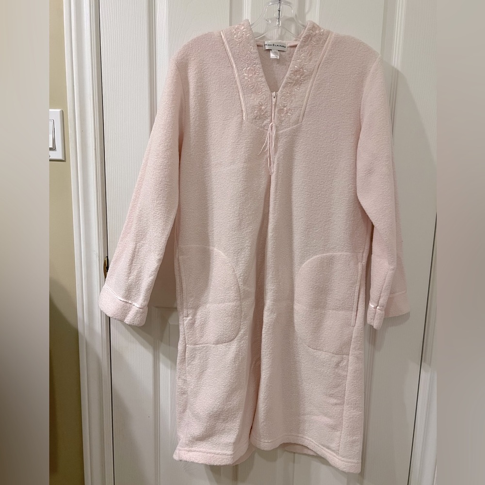 Miss Elaine pink color , sleepwear Size M 100% polyester